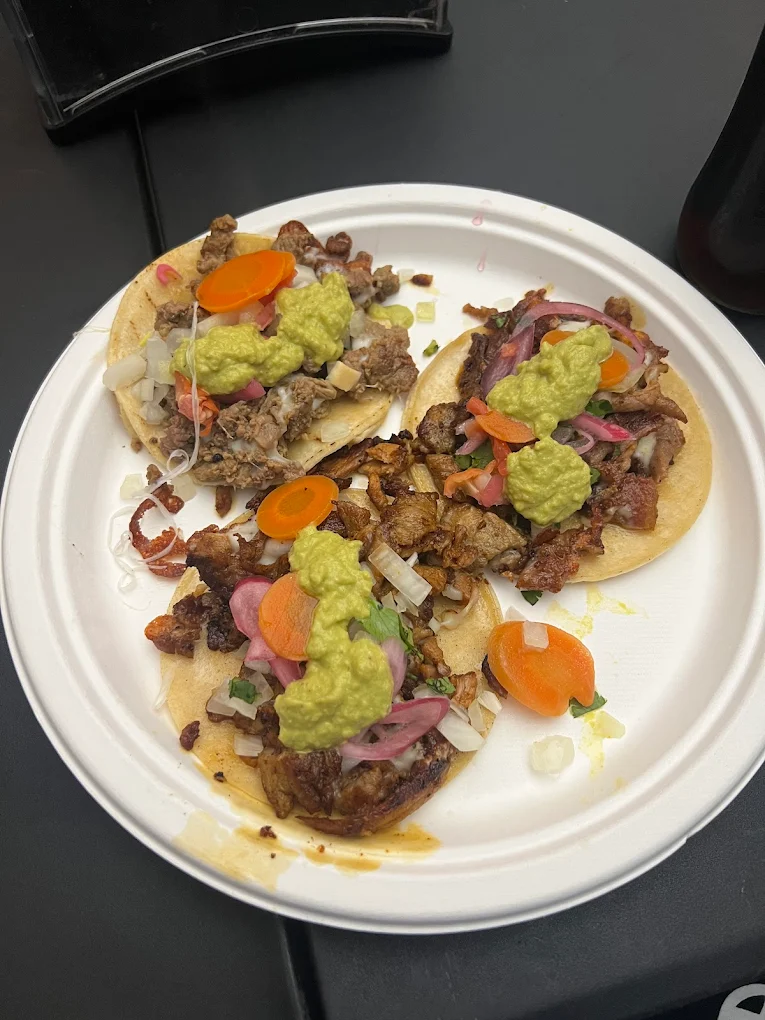 Tacos El Cholow hero 1